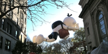 A STREET-LEVEL PHOTO ESSAY OF THE THANKSGIVING DAY PARADE