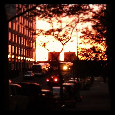 MORNING BULLETIN: LOCALS HAVE THE VERIZON BLUES, A CROSS-DRESSING ROBBERY SUSPECT