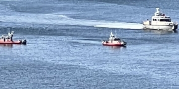FDNY extinguishes barge fire at West Side Pier
