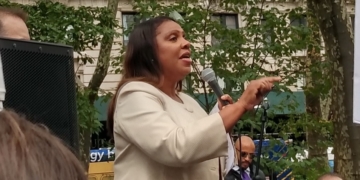 Manhattan Democrats Rally at Verdi Square Amid  ‘Aggressive’ Hecklers