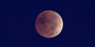 Early-Rising Rag Readers Caught Tuesday Morning’s Blood Moon