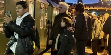 Transit Buffs of All Ages Board the ‘Holiday Nostalgia Train’ — Running for Two More Sundays