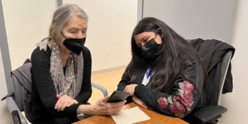 ‘Tech Pals’ Overcome Vision Problems, Age Differences, and Smartphone Anxiety