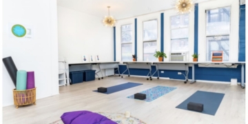Openings and Closings: Nest NYC; 293 Amsterdam Ave. Laundry; Vegan Night Market; Santander Bank; Two Boots; Moon Kee; Pizza Hut