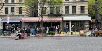 Morningside Heights Hungarian Pastry Shop Line Attempts To Change Direction