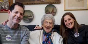 Volunteer & Connect With an Older Neighbor This Thanksgiving