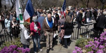 Hundreds Gather on the UWS to Commemorate the 82nd Anniversary of the Warsaw Ghetto Uprising