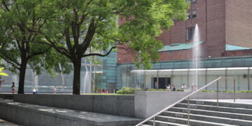 Sprinklers on Terrace of UWS Natural History Museum Reopen for Summer; ‘A Nice Little Hidden Gem’