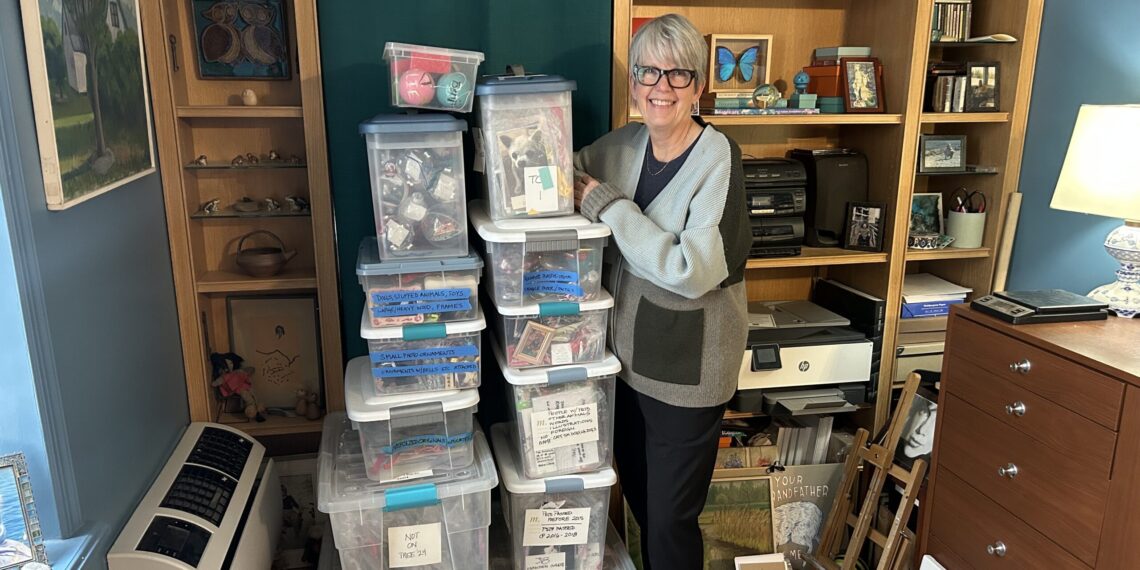 The Keeper of the Now-Gone Central Park ‘Furever Tree’ Has 3,000 Pet Photos in Her Bedroom