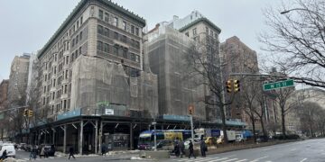 UPDATE: What’s Going on With the 174 Yards of Sidewalk Shed Over The Astor on the Upper West Side