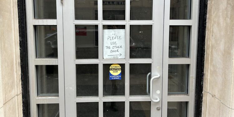 Entry Door at Upper West Side Post Office Has Been Broken For Months