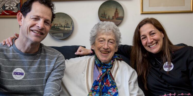 DOROT: Volunteer & Connect with an Older Neighbor this Passover