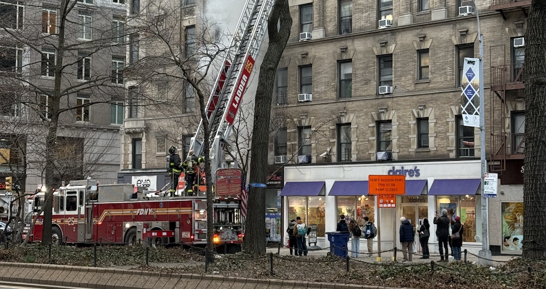 Fire Breaks Out in Upper West Side Store, 1 Injured: FDNY