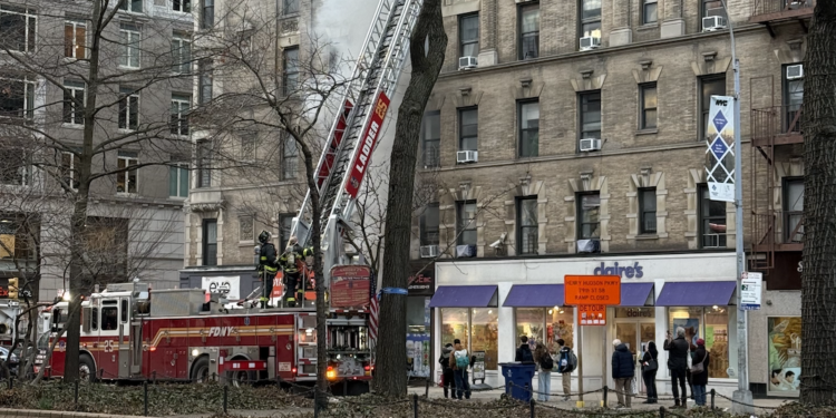 Fire Breaks Out in Upper West Side Store, 1 Injured: FDNY