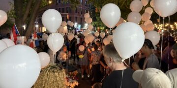 UWS Community Holds Candlelight Vigil to Mourn Two Men Killed in Friday Night Crash