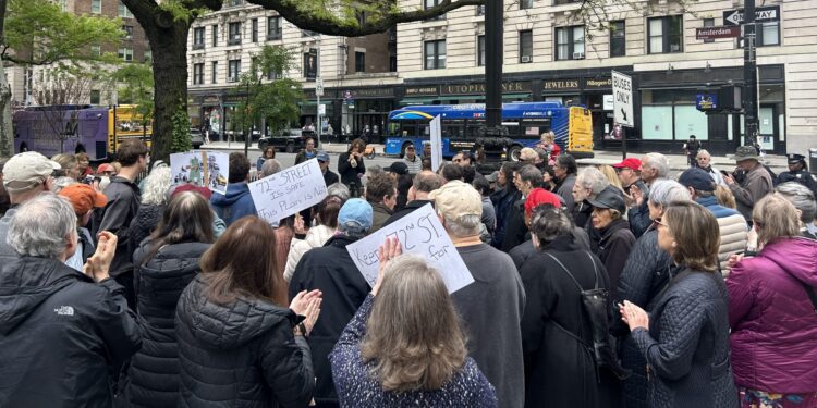 Proposal For New 72nd Street Bike Lane Sparks Protest and Some Support During UWS Rally