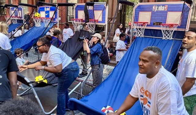 UWS Knicks Celebration for Kids at Children’s Museum of Manhattan Draws a Crowd – a Really Big Crowd
