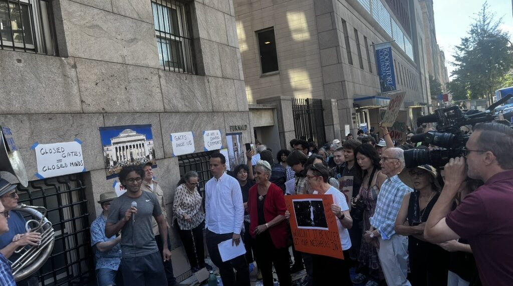 Morningside Heights Community Members Protest the Ongoing Closure of Columbia University’s Gates