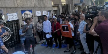 Morningside Heights Community Members Protest the Ongoing Closure of Columbia University’s Gates